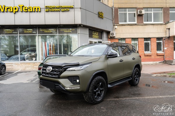 Toyota Fortuner - Military Green Hexis